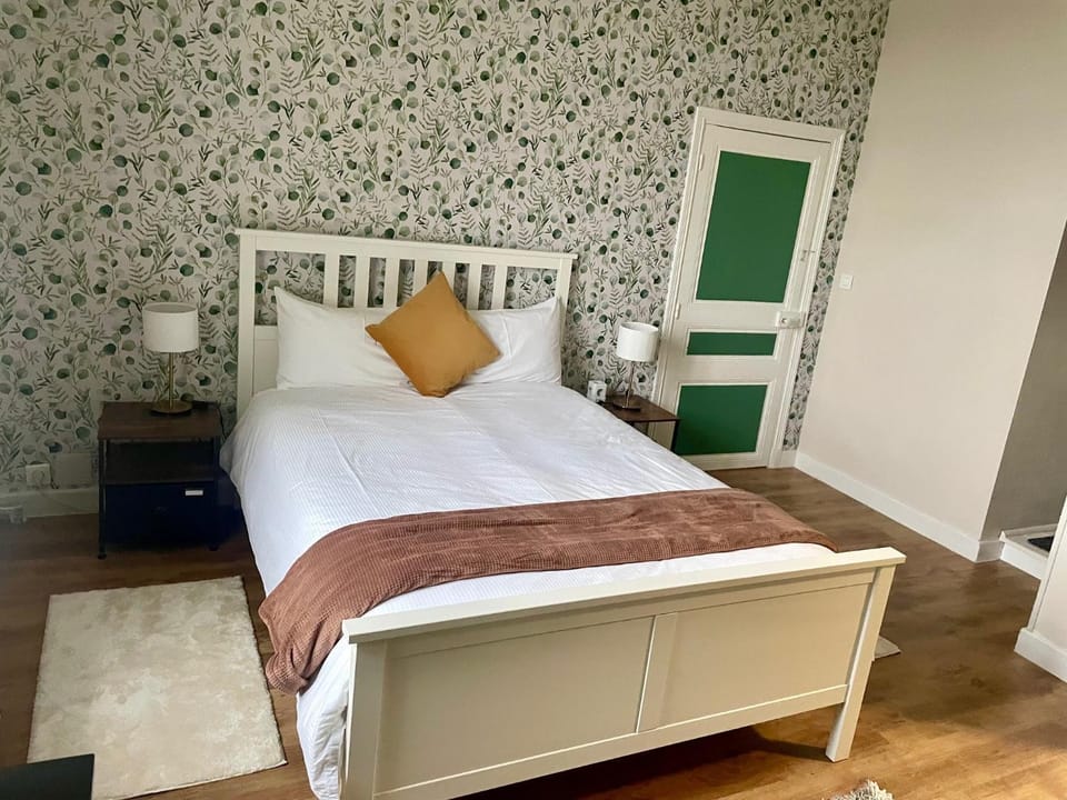 Bed, Photo of the whole room
