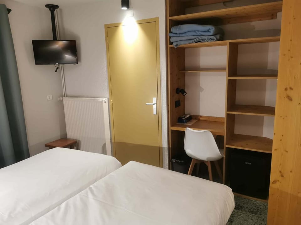 TV and multimedia, Bedroom, wardrobe