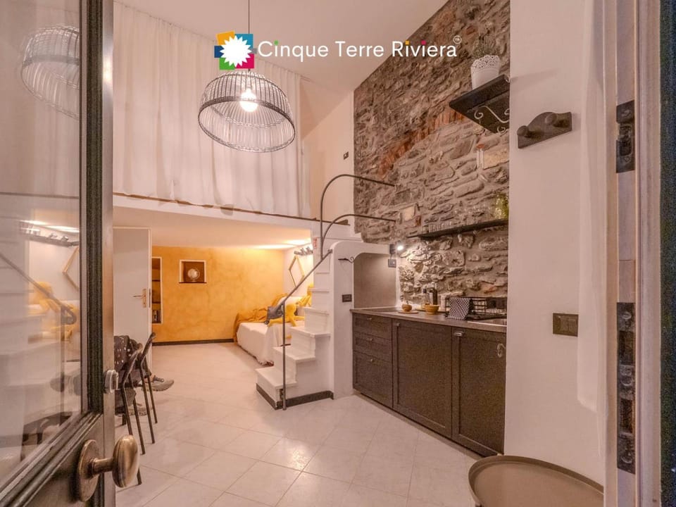 Petrella's Point Studio with AC Apartment in Vernazza