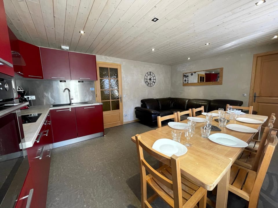 Kitchen or kitchenette, Living room, Seating area, Dining area, minibar, pet friendly, stove