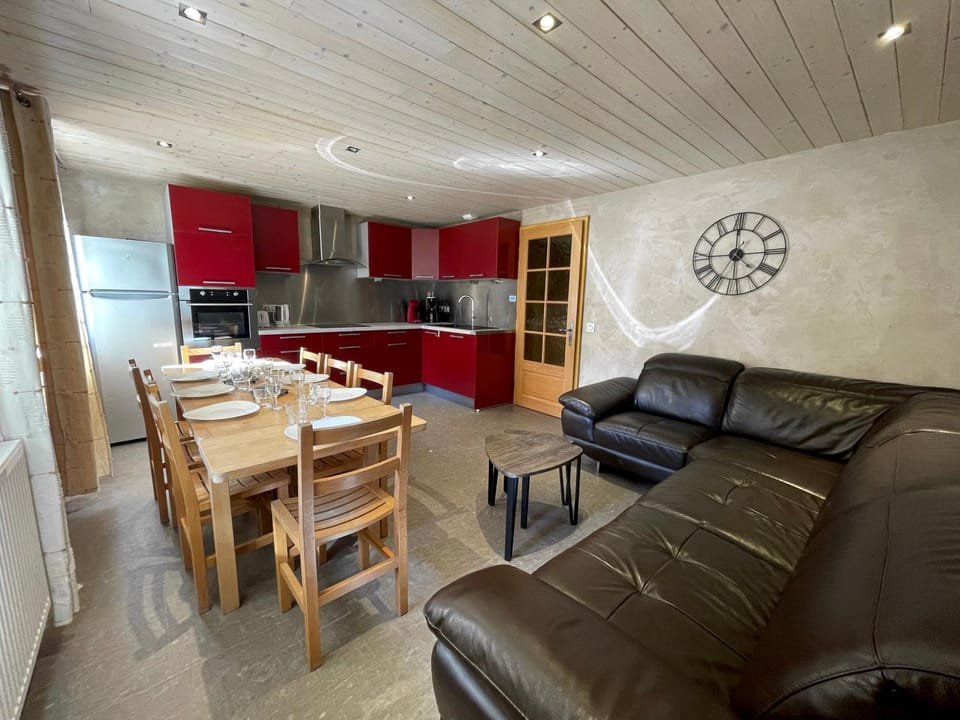 Kitchen or kitchenette, Living room, Seating area, Dining area, minibar, pet friendly, stove