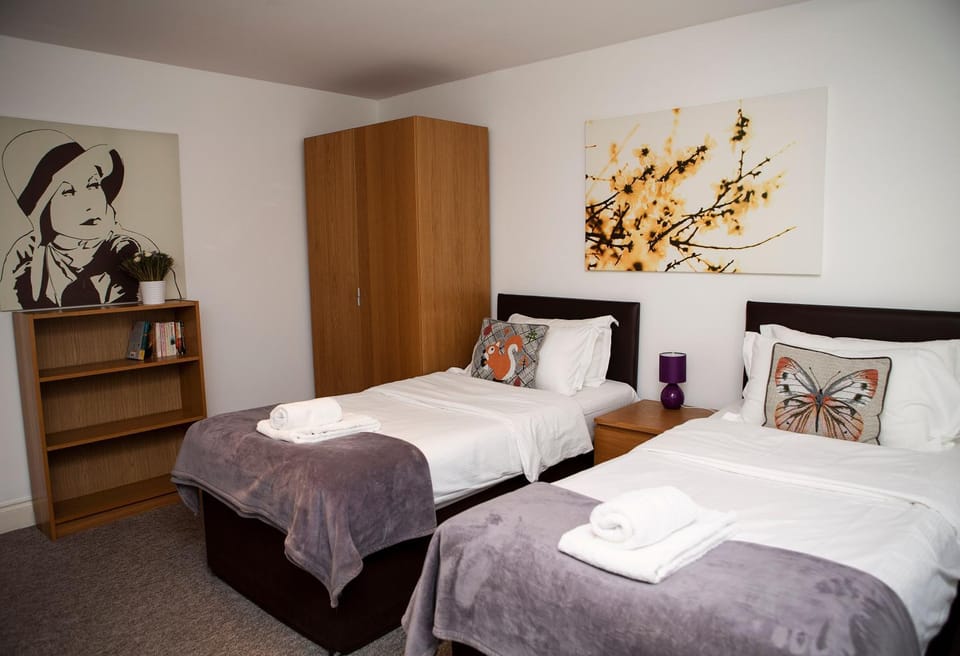 Apt 3, Trafalgar Sq Duplex, 3rd & 4th floor by Indigo Flats Apartment in City of Westminster