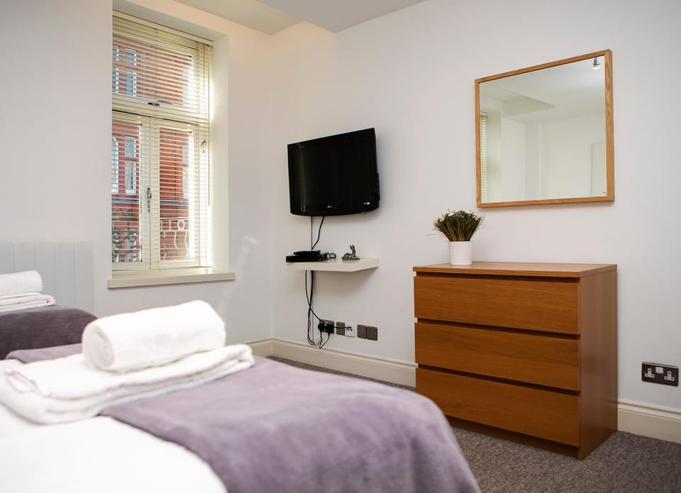Apt 3, Trafalgar Sq Duplex, 3rd & 4th floor by Indigo Flats Apartment in City of Westminster