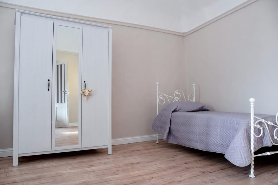Bedroom, wardrobe