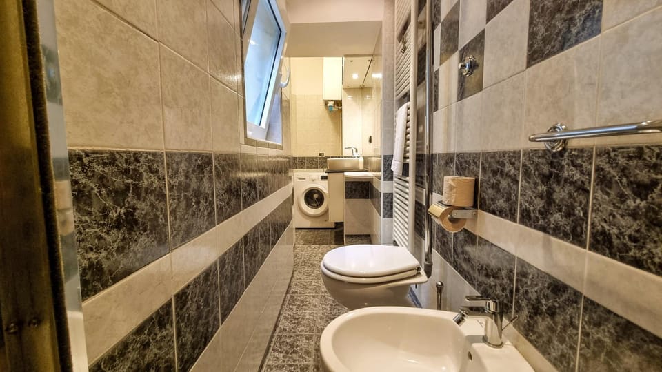 Bathroom, washing machine