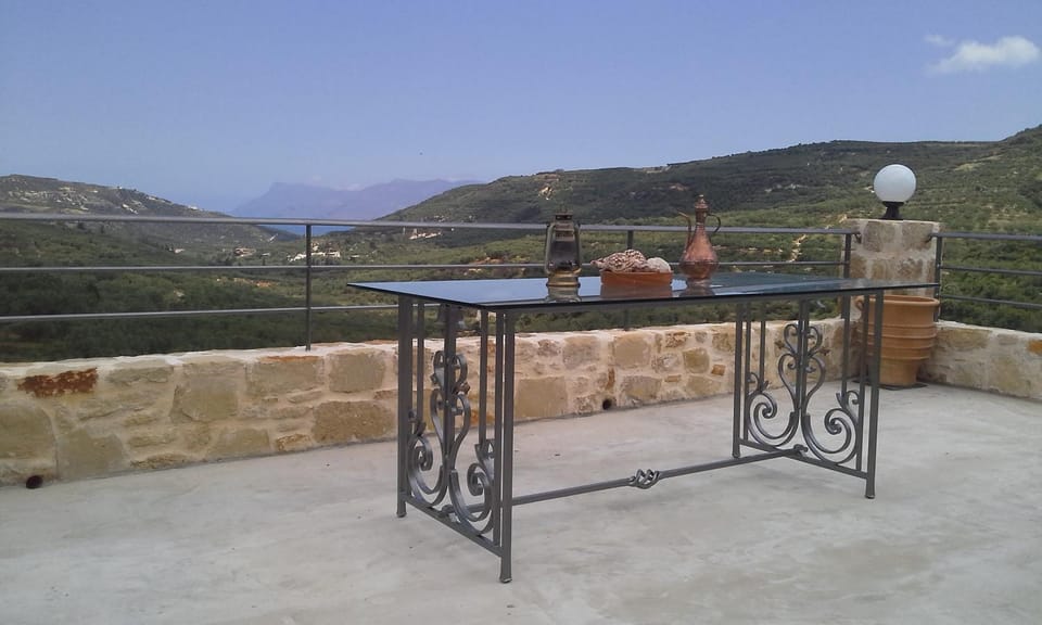 Natural landscape, Balcony/Terrace, Garden view, Landmark view, Mountain view, River view, Sea view