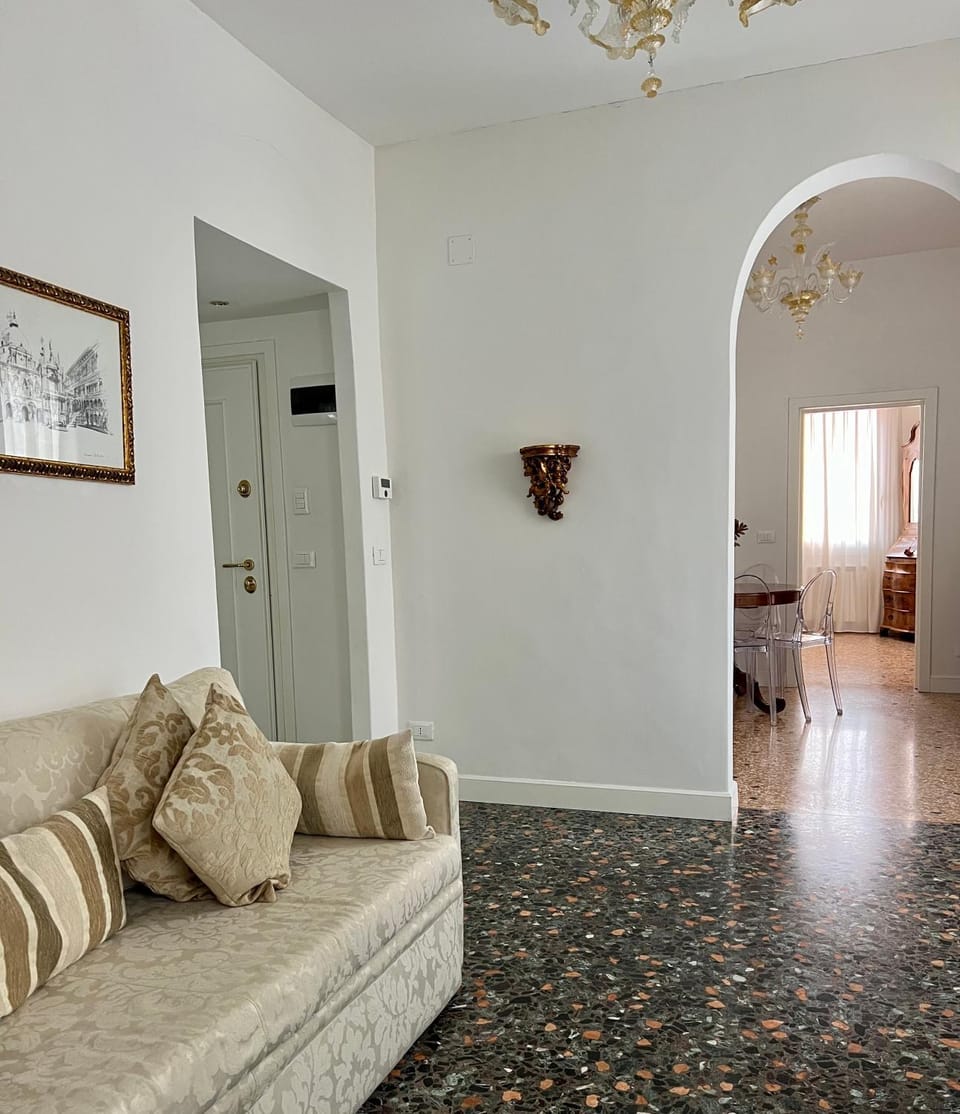Living room, Photo of the whole room, Seating area