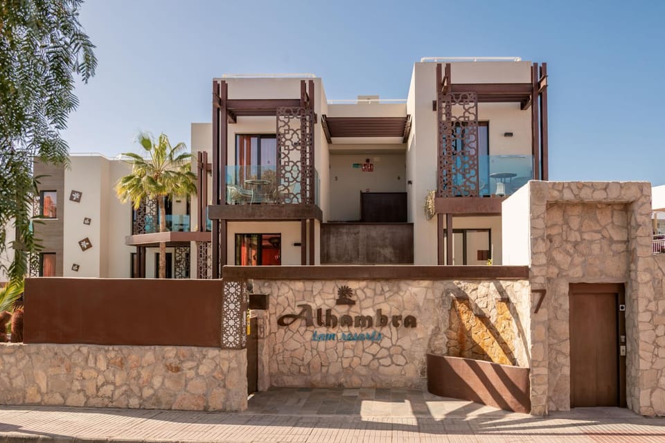 Property building, Facade/entrance