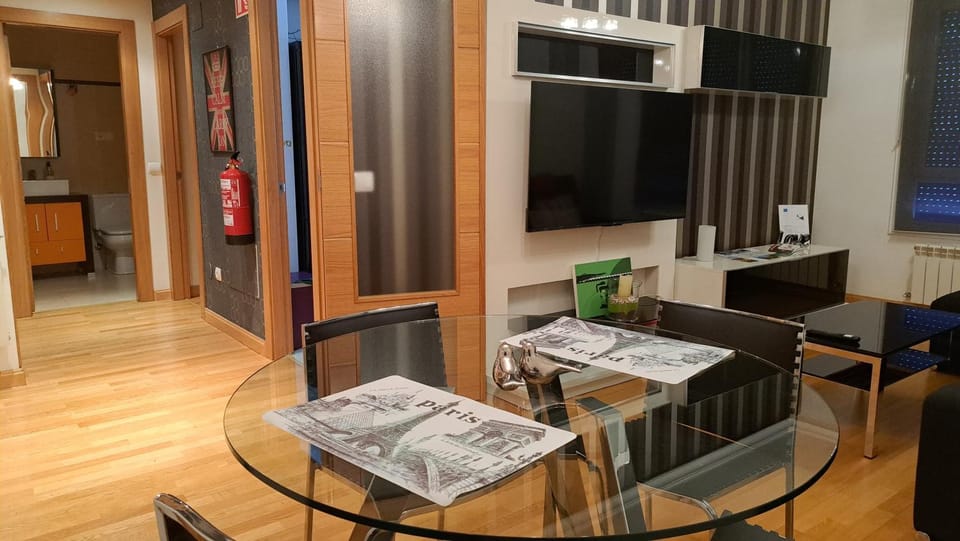 TV and multimedia, Seating area, Dining area, Evening entertainment