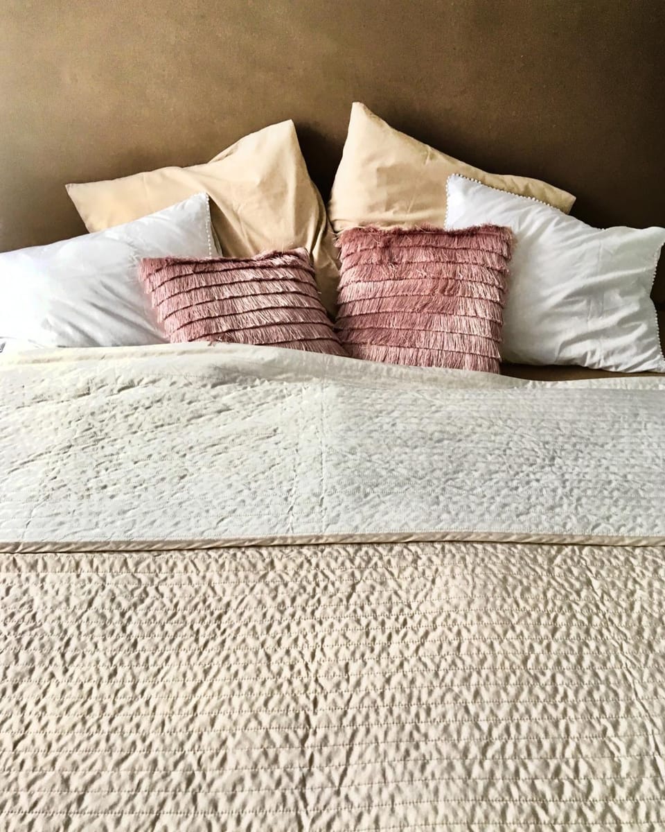 Bed, Photo of the whole room, Decorative detail, Bedroom