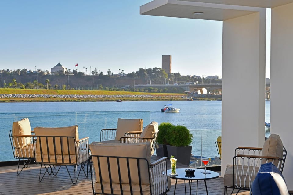 Restaurant/places to eat, Lake view, River view