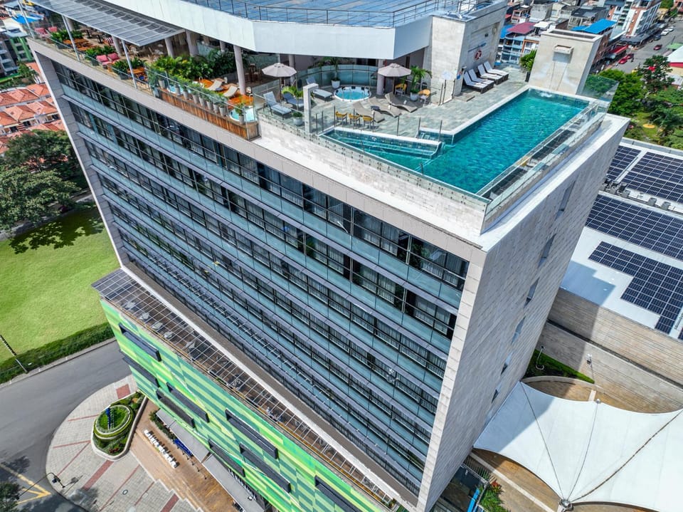 Facade/entrance, Bird's eye view, Balcony/Terrace, Swimming pool