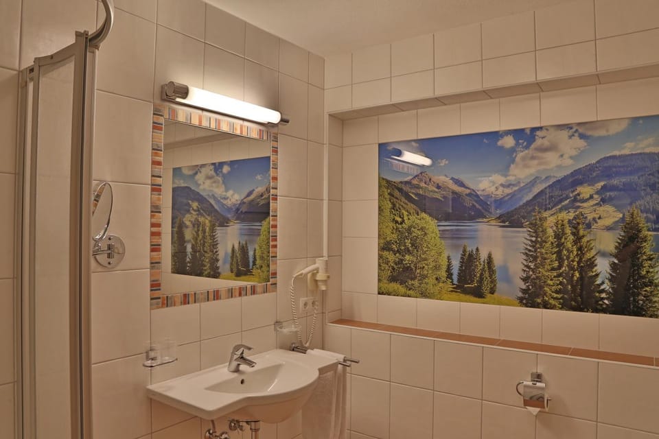 Bathroom, Decorative detail