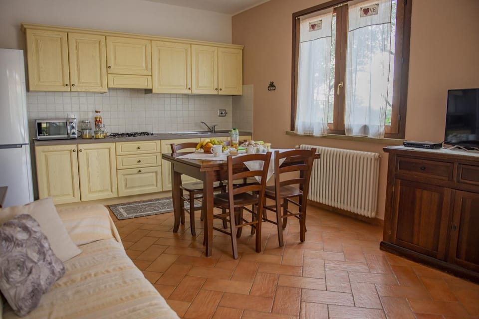 Kitchen or kitchenette, Seating area