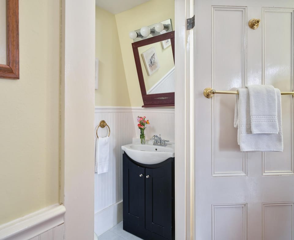 Old Manse Inn Bed and Breakfast in Brewster