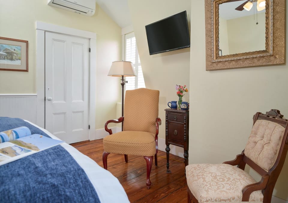 Old Manse Inn Bed and Breakfast in Brewster