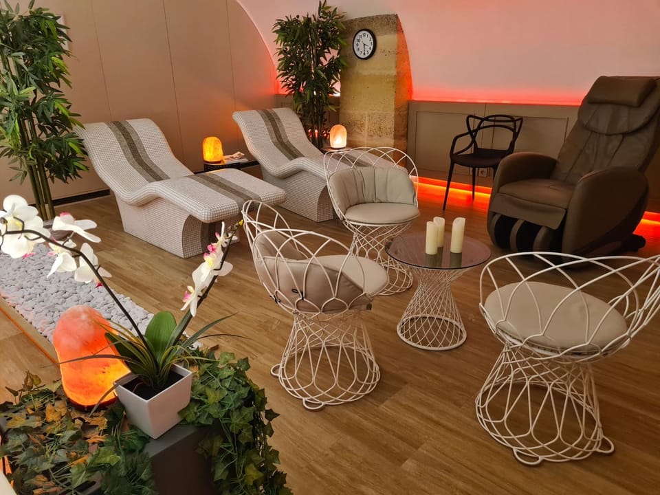Massage, Spa and wellness centre/facilities