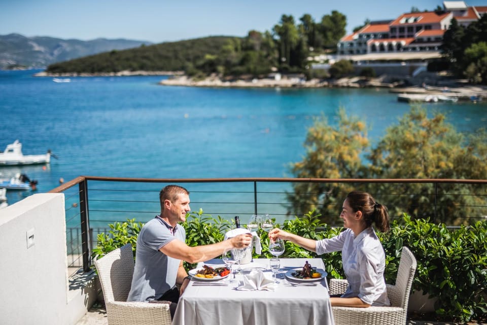 Restaurant/places to eat, View (from property/room), Sea view