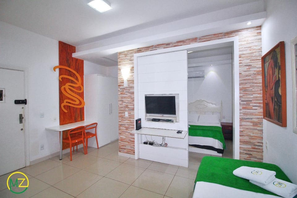 Silent studio for 3 persons in Copacabana Apartment in Rio de Janeiro