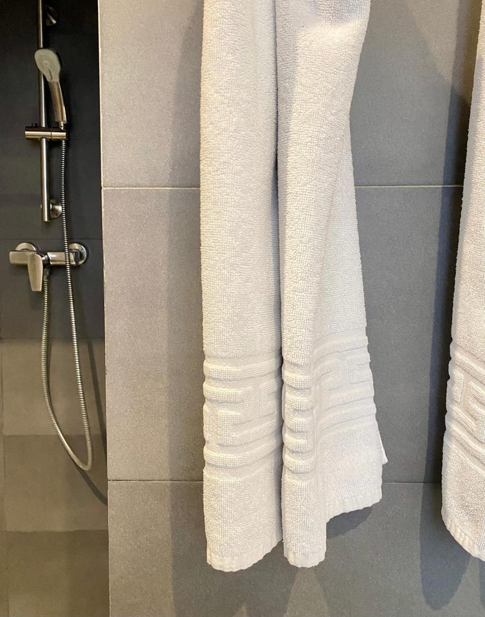 Shower, Bathroom, towels