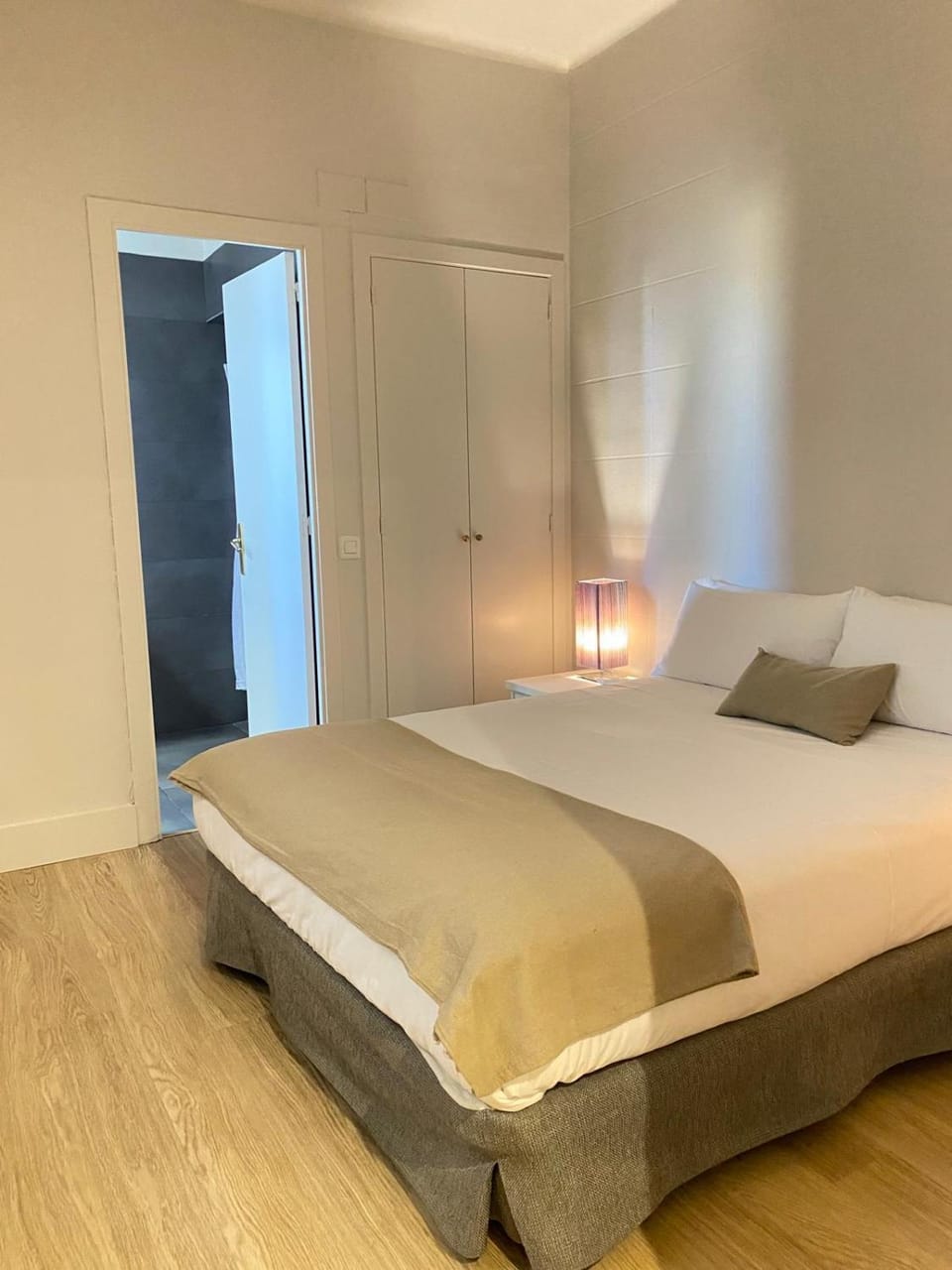 Bed, Photo of the whole room, Bedroom, wardrobe