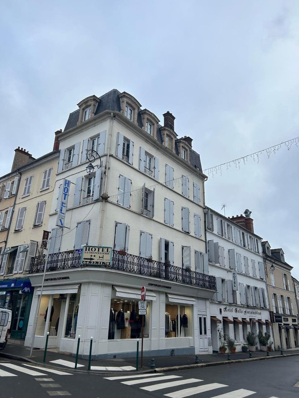 Property building, Day, Neighbourhood, City view, Location