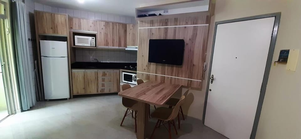 Dining area, kitchen