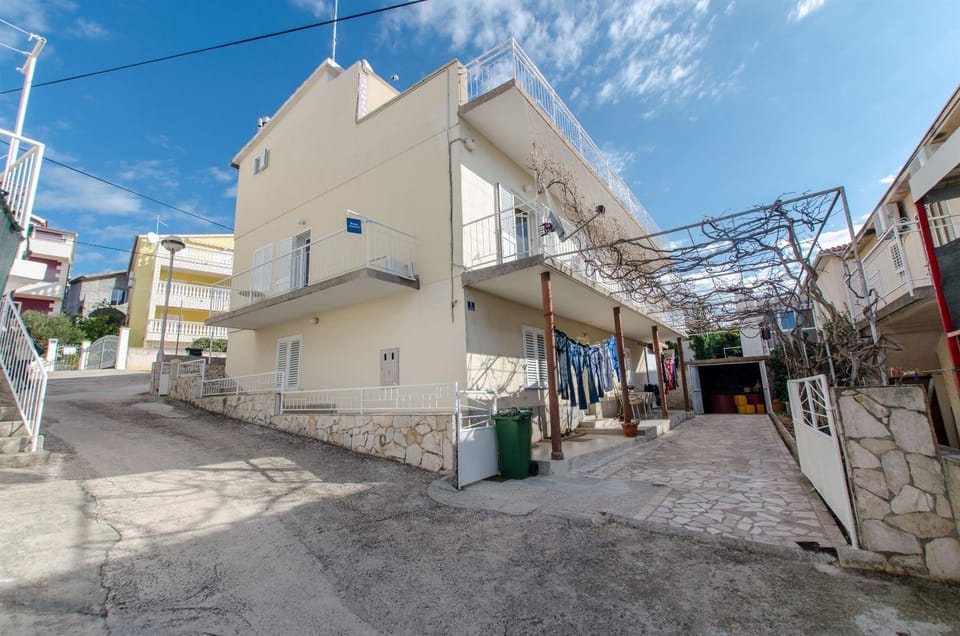 Property building, Facade/entrance