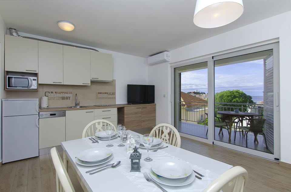 TV and multimedia, Dining area