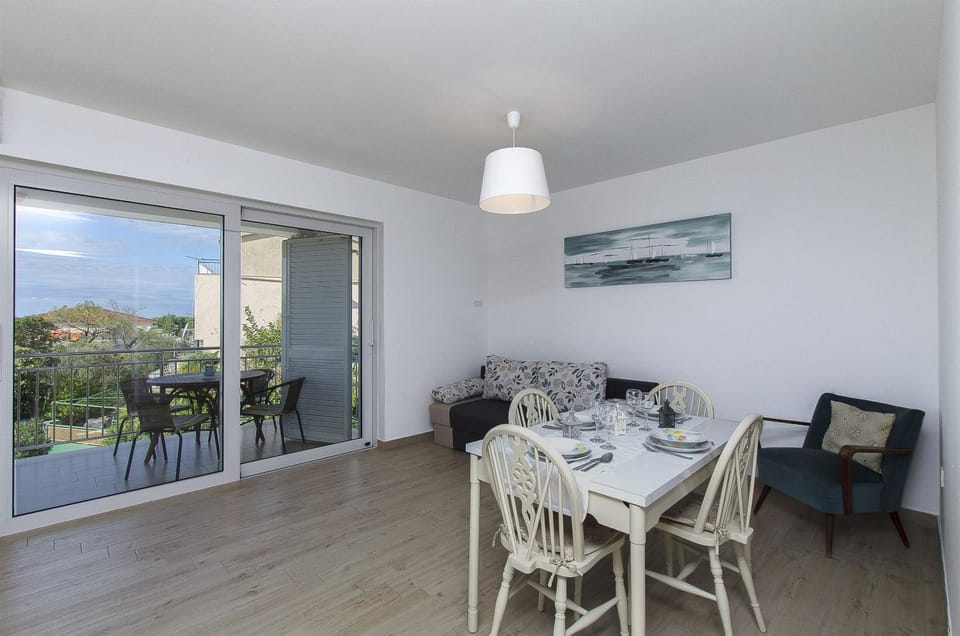 View (from property/room), Living room, Dining area