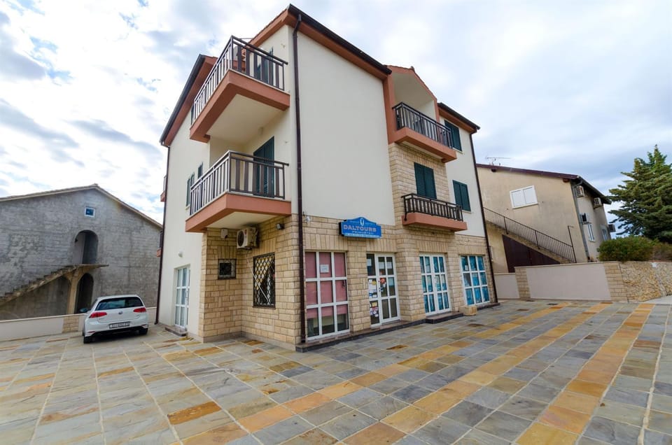 Property building, Facade/entrance