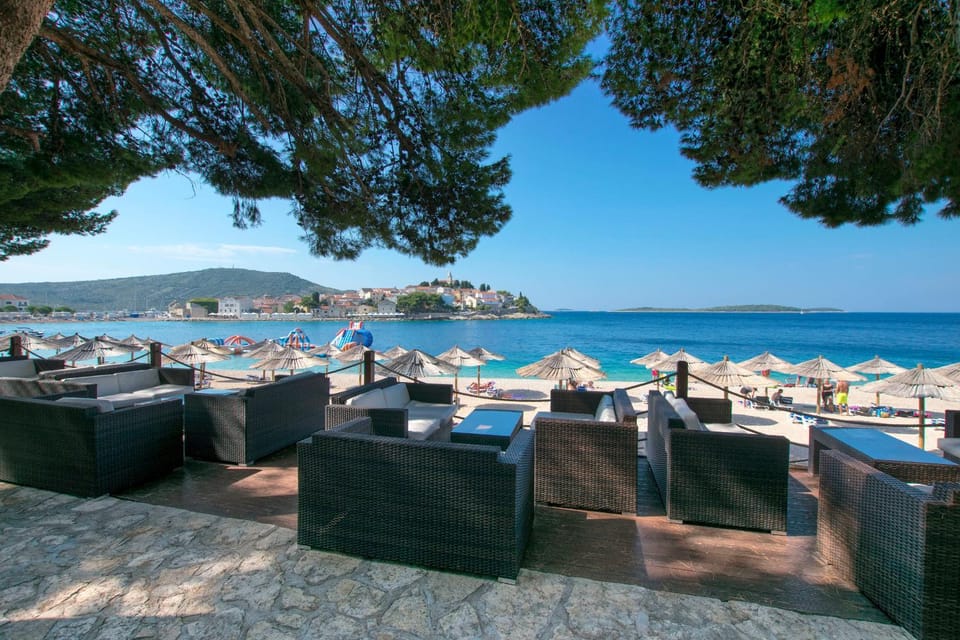 Beach, Location