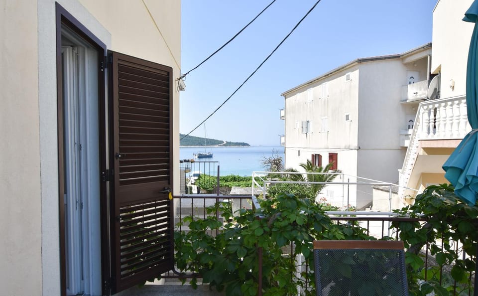 Property building, Day, Balcony/Terrace, Sea view