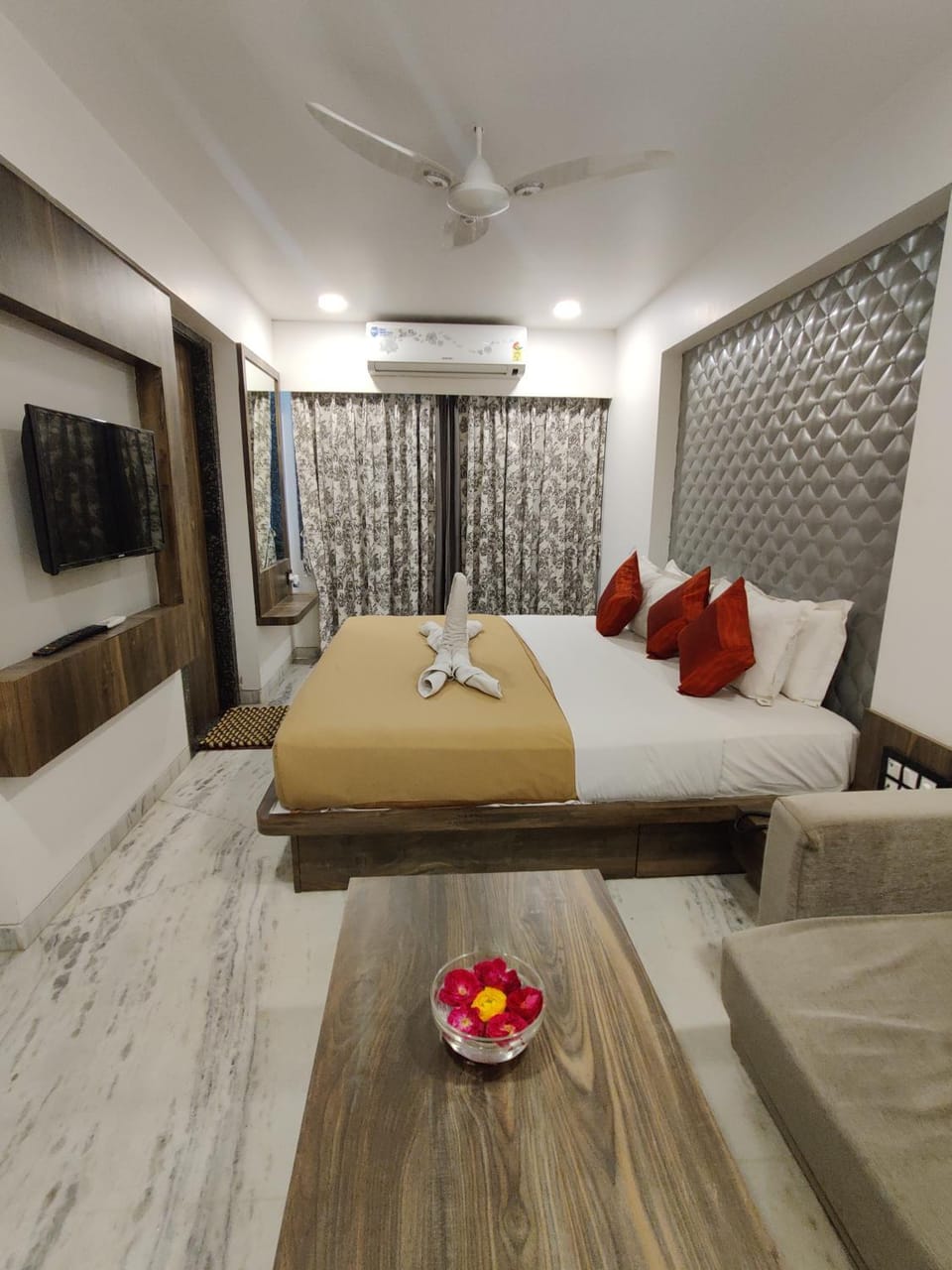 Bed, Photo of the whole room