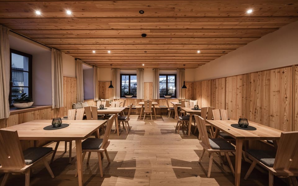 Restaurant/places to eat, Dining area