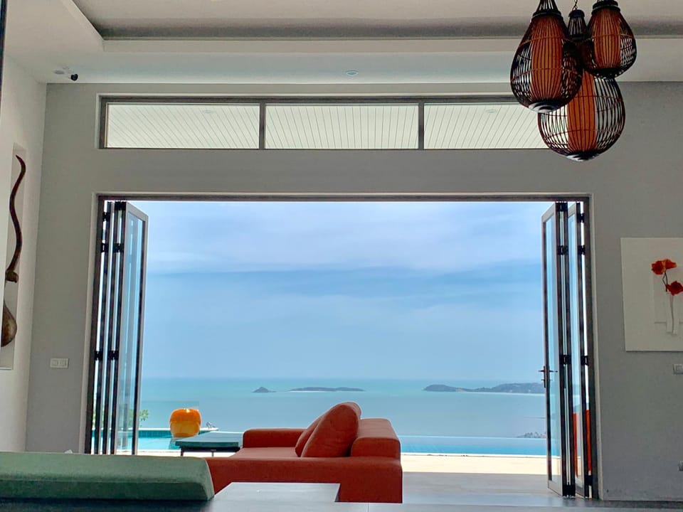 Communal lounge/ TV room, Pool view, Sea view