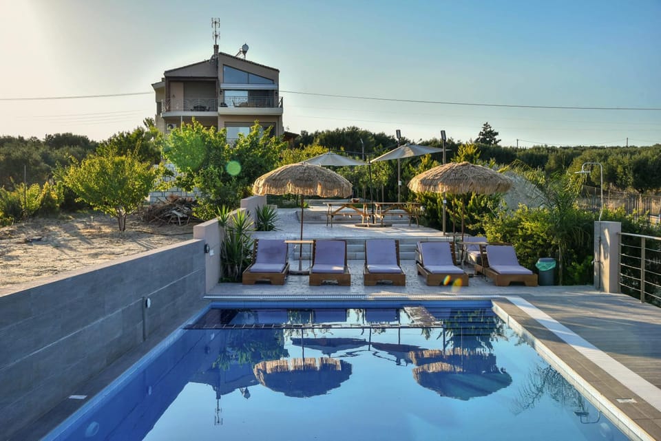 Day, Pool view, Swimming pool, sunbed