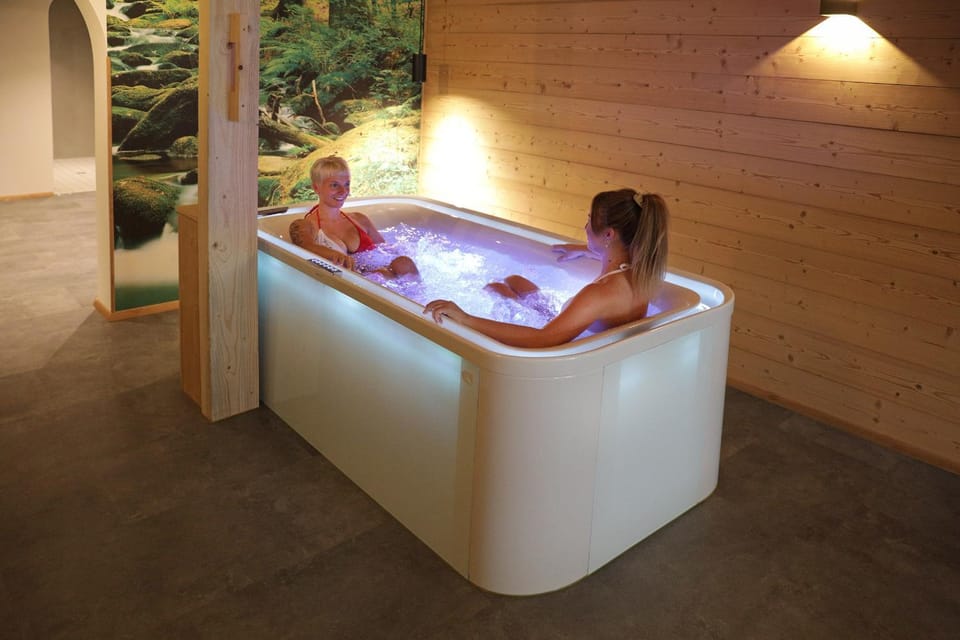 Hot Tub, Hot Tub, Spa and wellness centre/facilities