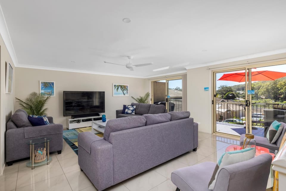 Patio, Day, View (from property/room), Balcony/Terrace, Living room, Seating area