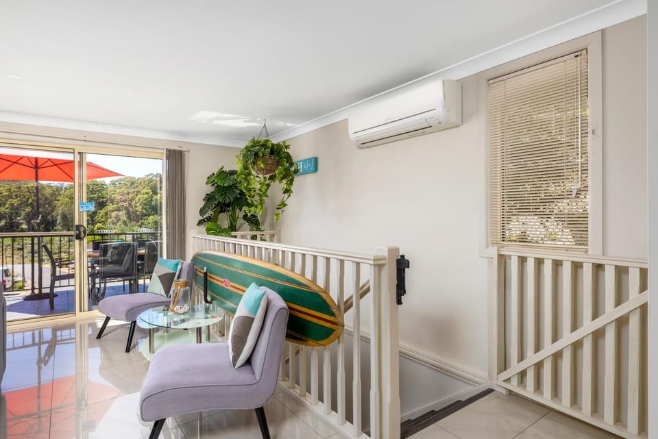 Patio, View (from property/room), Balcony/Terrace, Living room, Seating area, Dining area, air conditioner