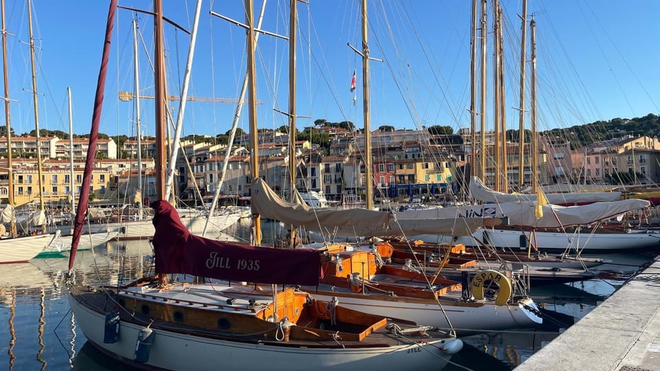 Large private garden, quiet 2-bedroom apartment, air conditioning, wifi, parking Apartment in Cassis