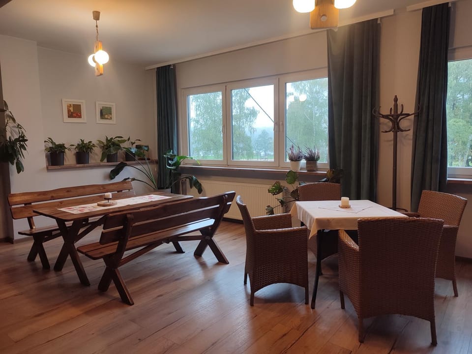 Seating area, Dining area