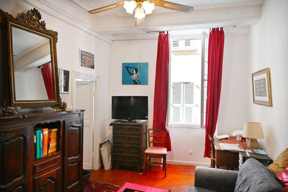 TV and multimedia, Living room, Evening entertainment, fireplace, air conditioner