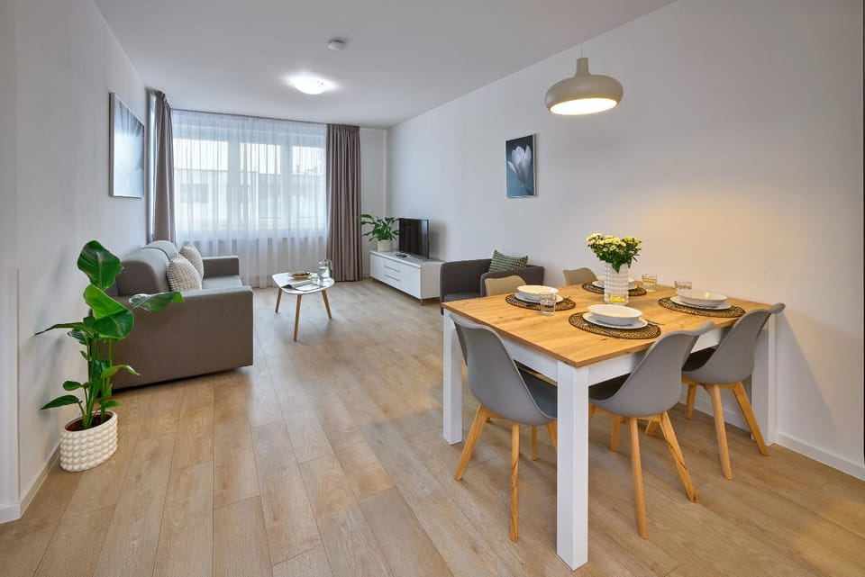 TV and multimedia, View (from property/room), Seating area, Dining area