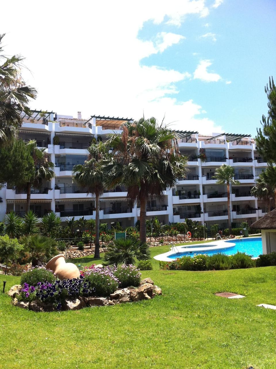 Facade/entrance, Swimming pool