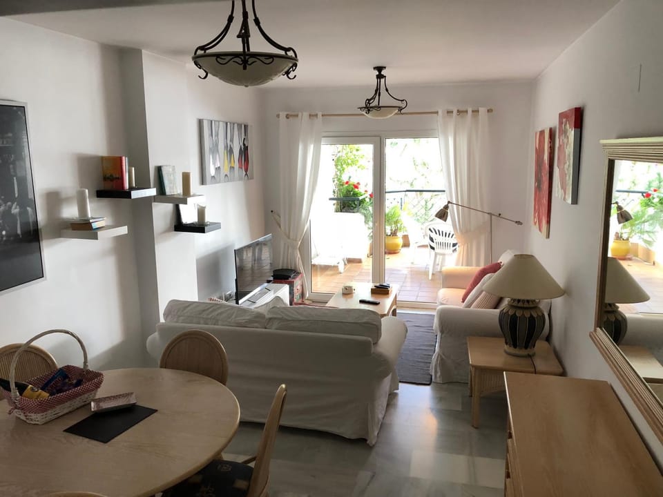 Living room, Photo of the whole room