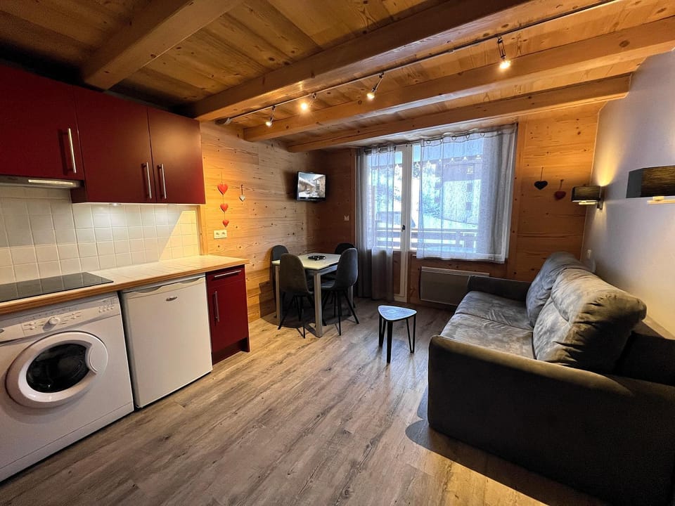 TV and multimedia, Kitchen or kitchenette, Living room, Seating area, dishwasher, minibar, pet friendly, stove, washing machine