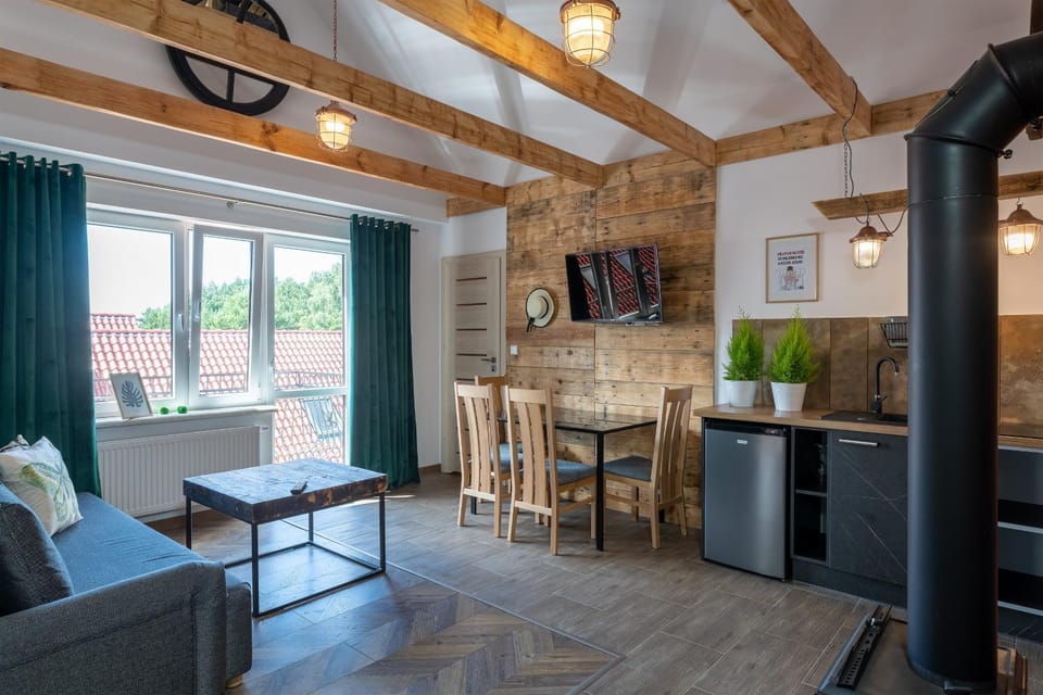 TV and multimedia, Kitchen or kitchenette, Living room, Seating area, Dining area