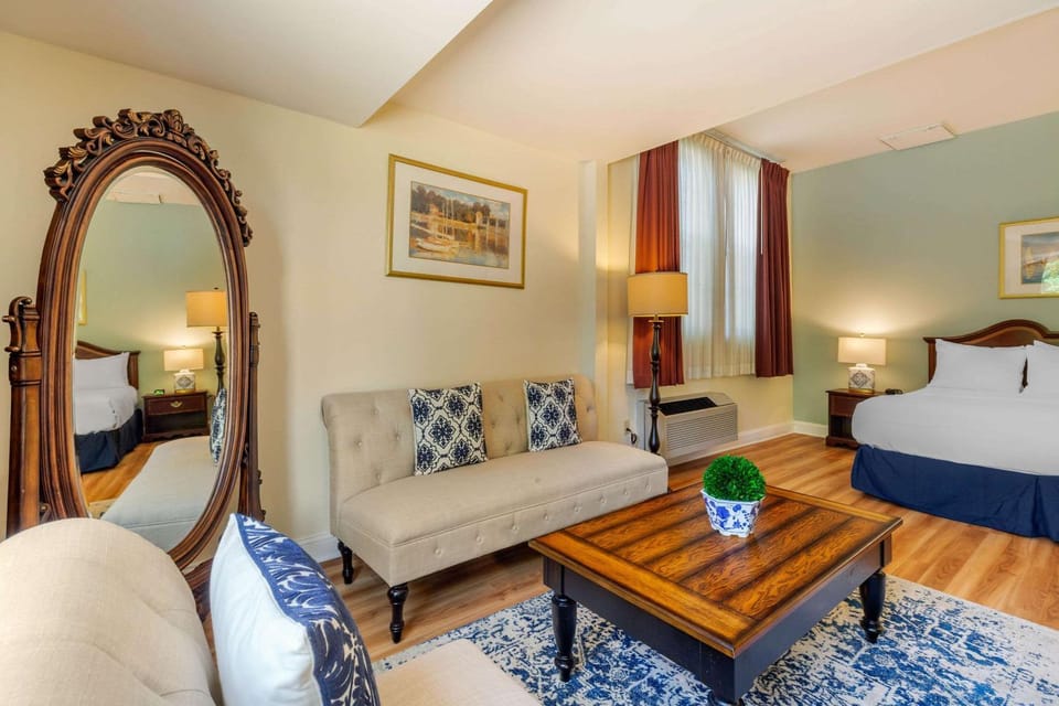 Living room, Photo of the whole room, Seating area, On site