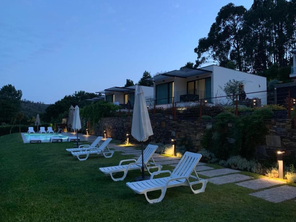 Property building, Garden, Garden view, Pool view, Swimming pool, sunbed
